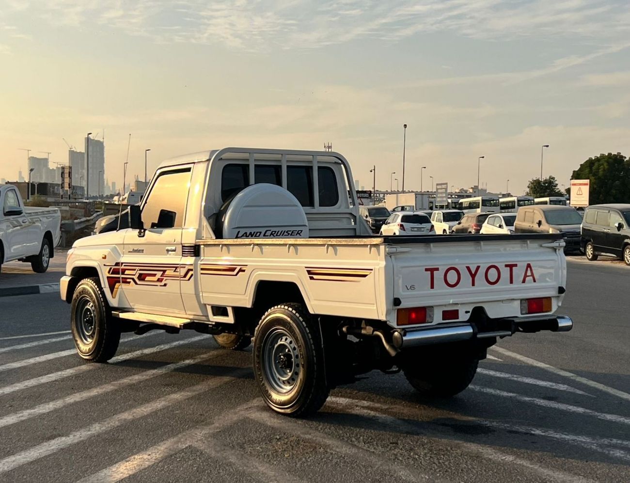 تويوتا لاند كروزر بيك آب 2018 Toyota Land Cruiser Pick up - Single Cabin - 4.0L V6 - AWD 4x4 - Patrol Manual - Fully Maintain
