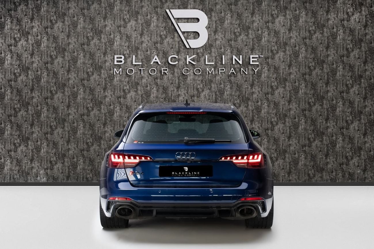 أودي RS4 ستاندارد BUY NOW, PAY 2027 | THE BLACKLINE STANDARD | 2028 Warranty + Service, Low KMs, GCC