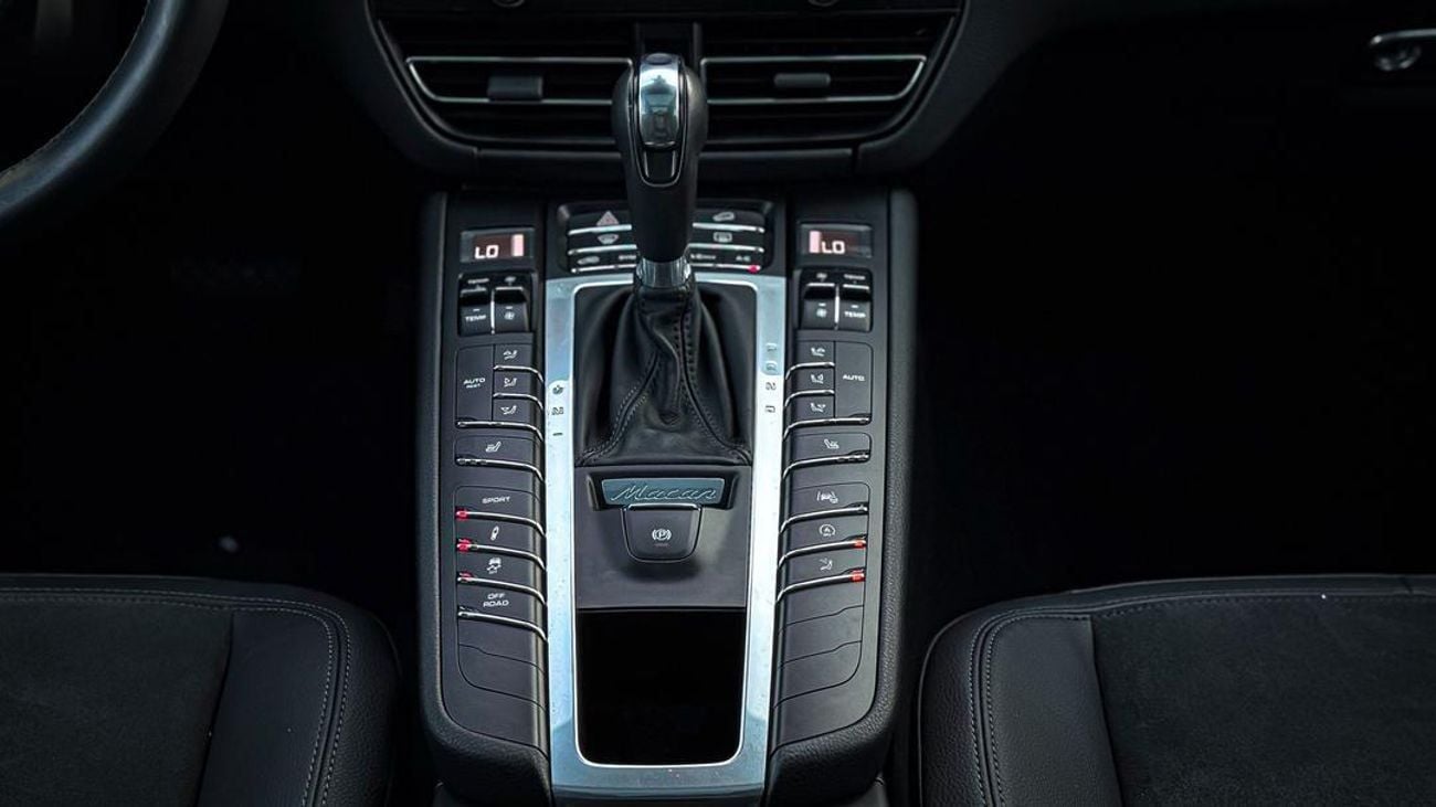 Porsche Macan Std 2.0L (260 HP) Std 2.0L - CLEAN TITLE