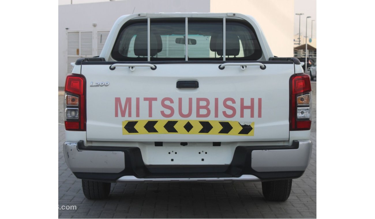 Mitsubishi L200 MITSUBISHI L200 WHITE GCC EXCELLENT CONDITION WITHOUT ACCIDENT