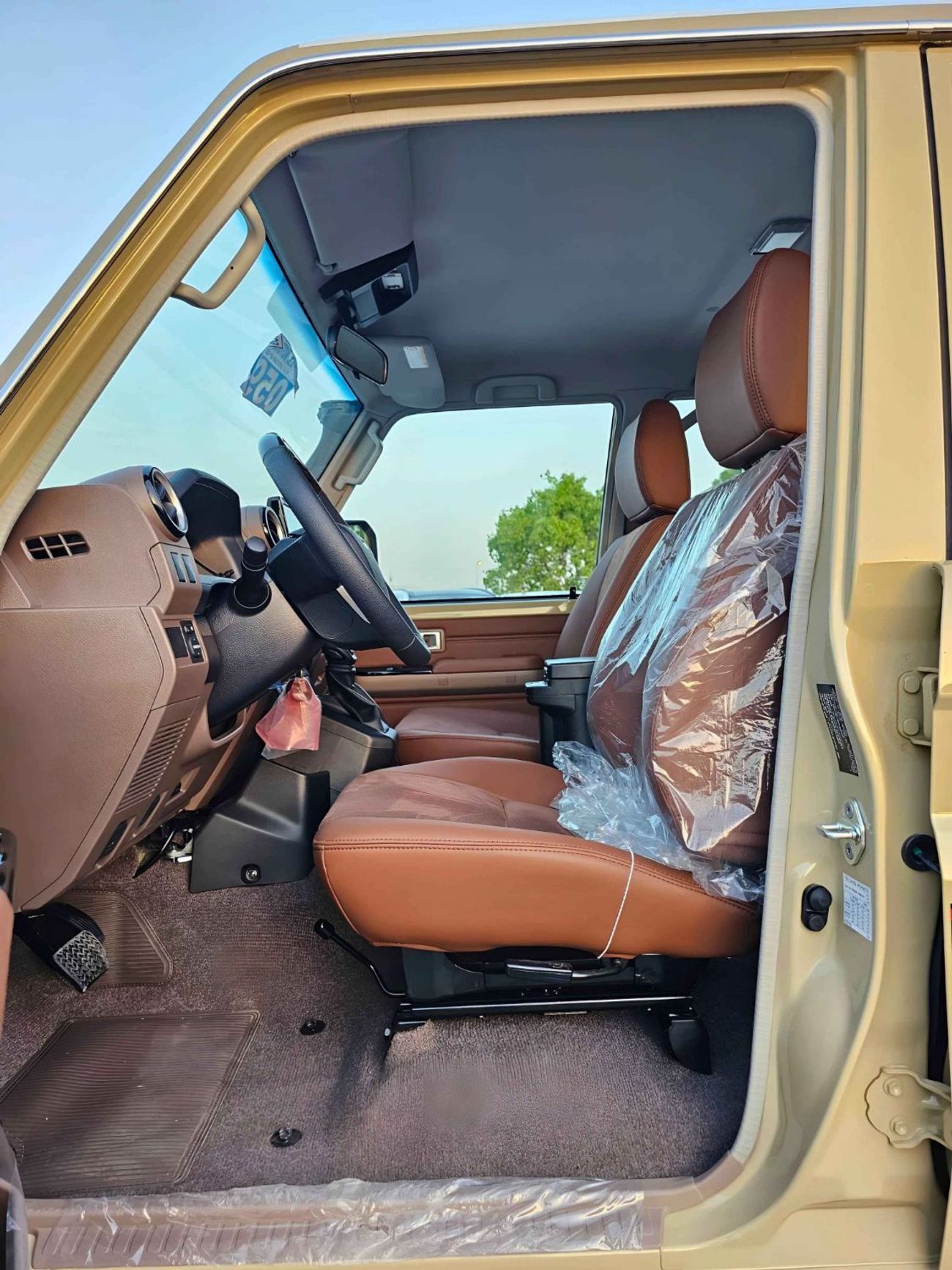 Toyota Land Cruiser 70 LC76 LX/4.0L PETROL A/T/DIFFLOCK, WINCH, SNORKEL, REFRIGERATOR, OVER FENDER/ CODE#H76PAF