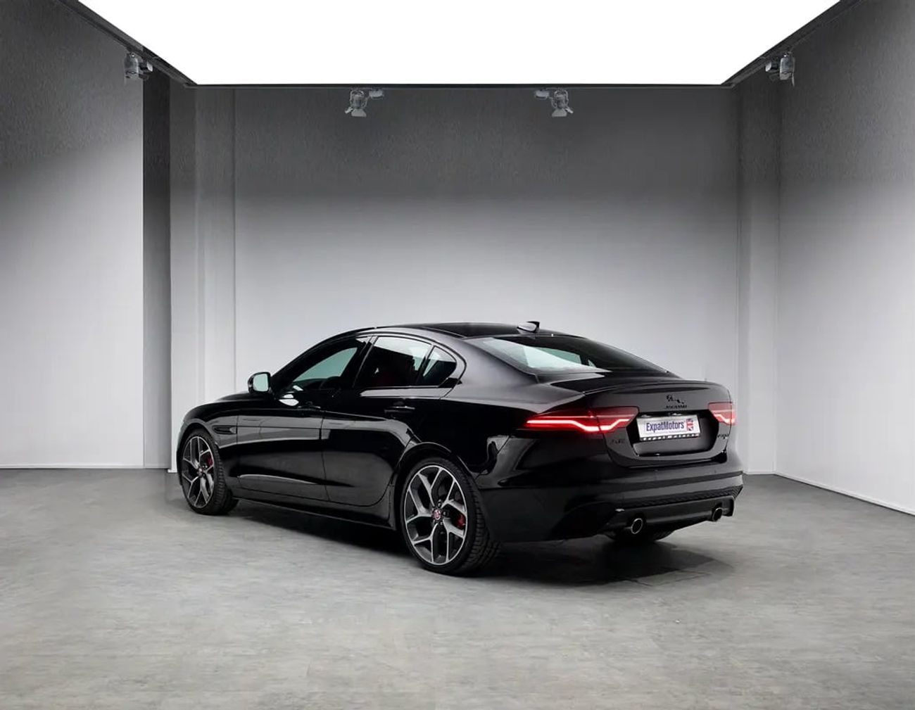 Jaguar XE P 300 Limited Edition