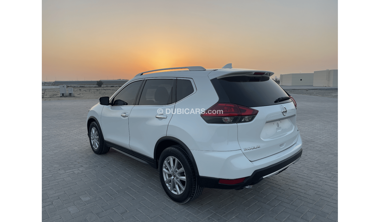 Nissan Rogue nissan rouge 2017 usa in very good    Nissan Pathfinder    Excellent Condition (USA  _ SPEC) - MODEL