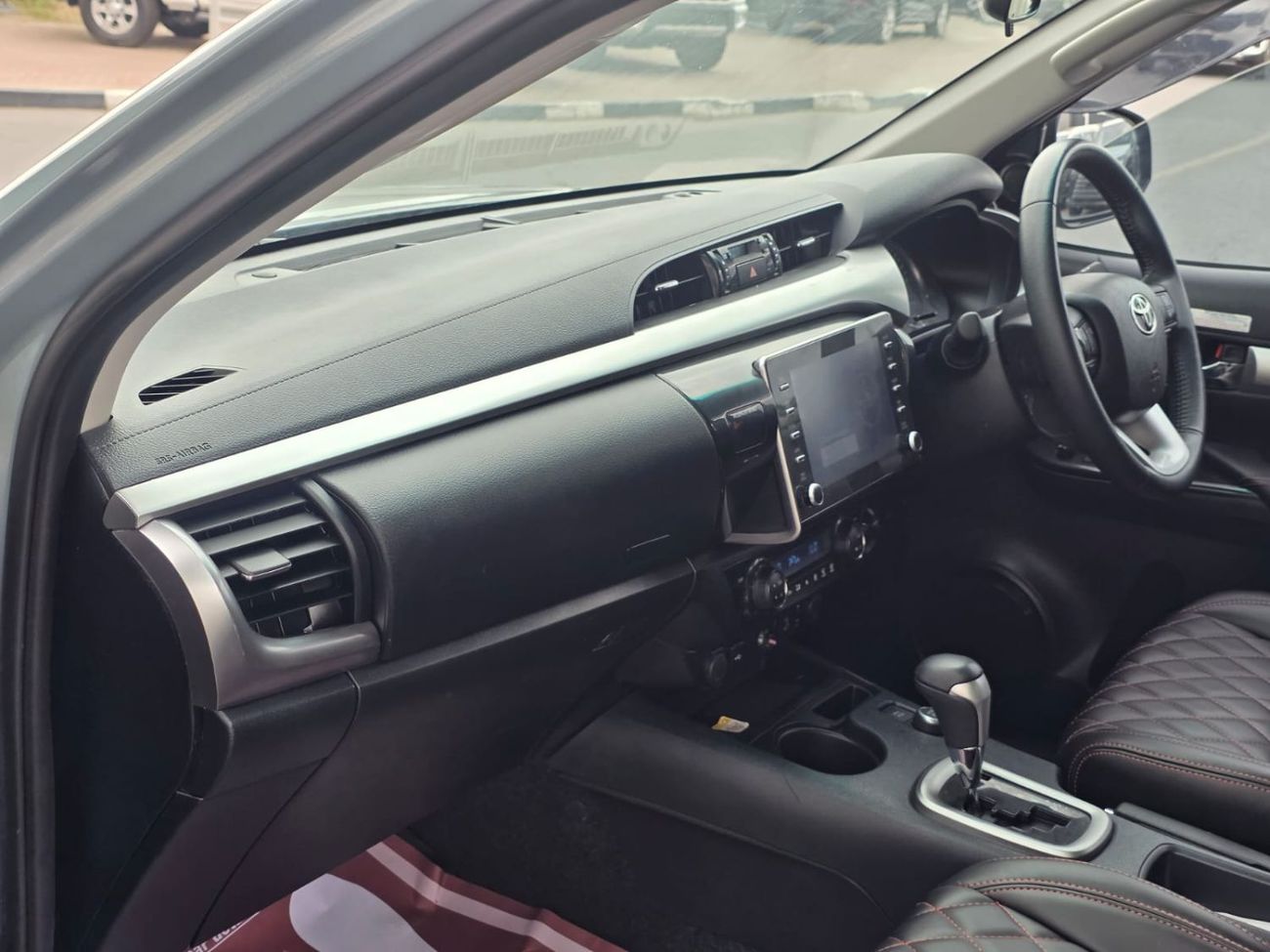 تويوتا هيلوكس RIGHT HAND VEHICLE ONLY FOR EXPORT FULL OPTION