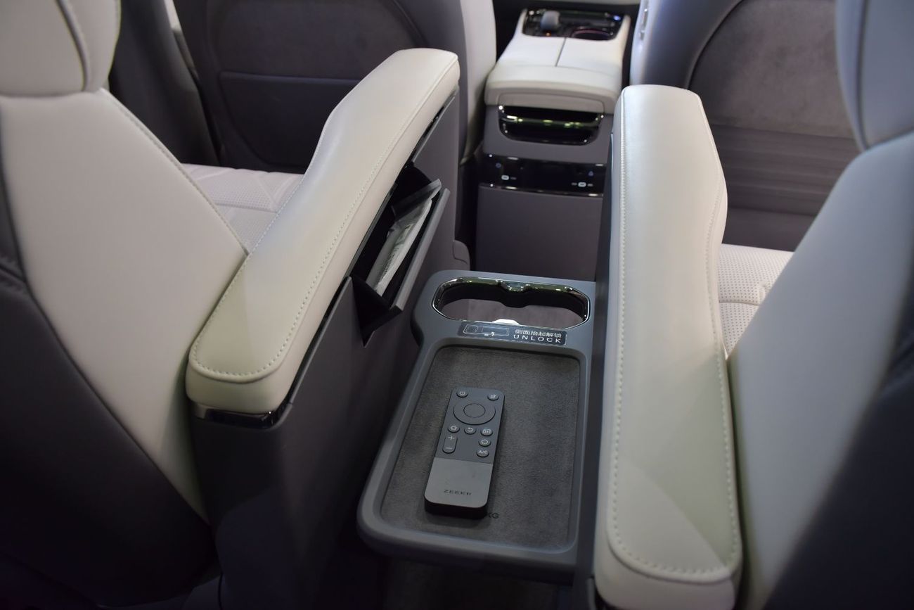 زيكر 009 Glorious Collector's Edition 4WD 108kWh