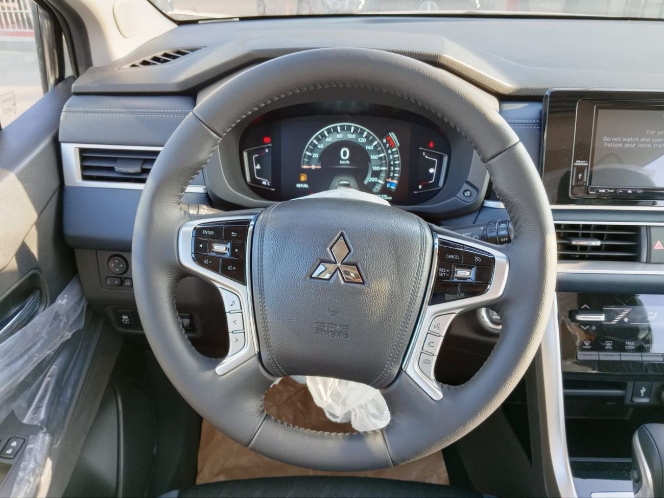 Mitsubishi Xpander Cross 2024 FWD 1.5L Gasoline SUV ,  7 Seats grey color