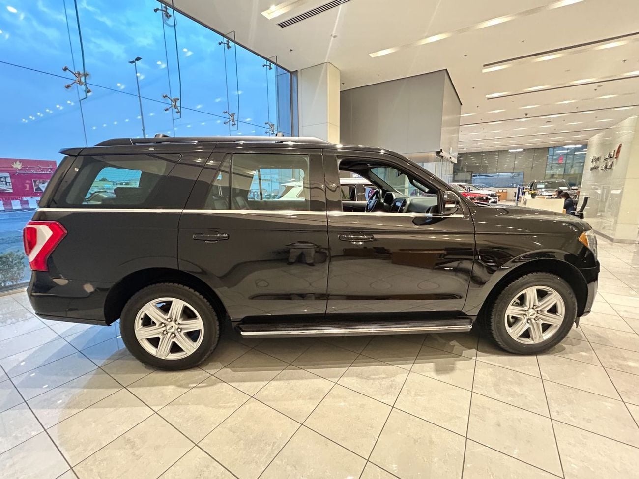 Ford Expedition XT221 / FREE Insurance + Registration / AL TAYER MOTORS / AL QOUZ SHOWROOM