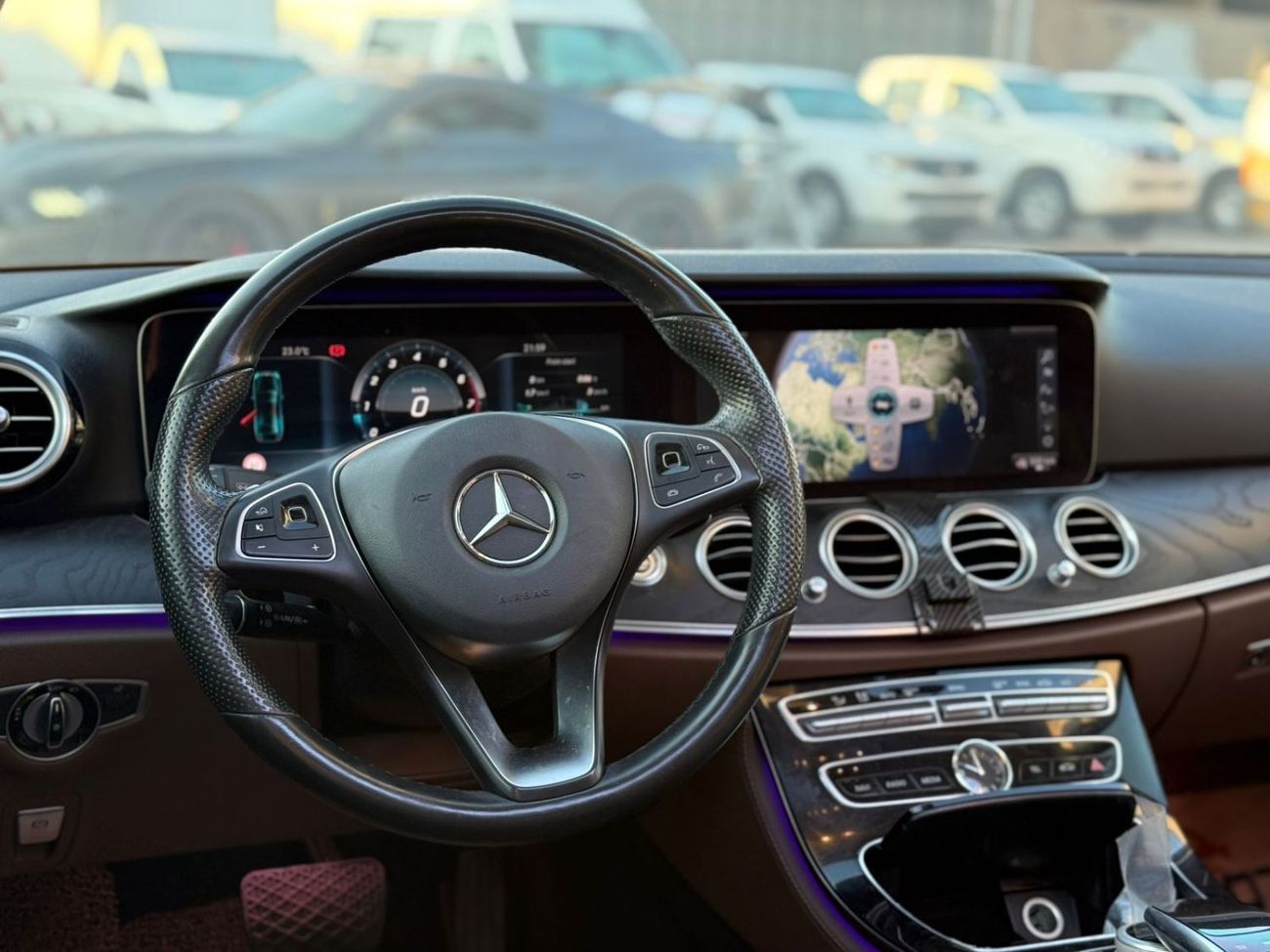 Mercedes-Benz E300 Premium 2.0L