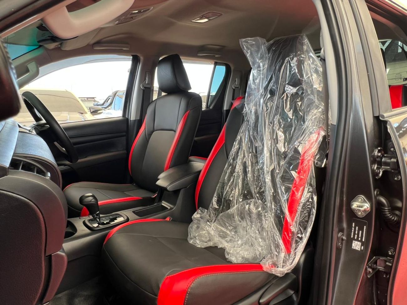 تويوتا هيلوكس The Toyota Hilux is a renowned mid-size pickup truck known for its exceptional ruggedness, reliabili