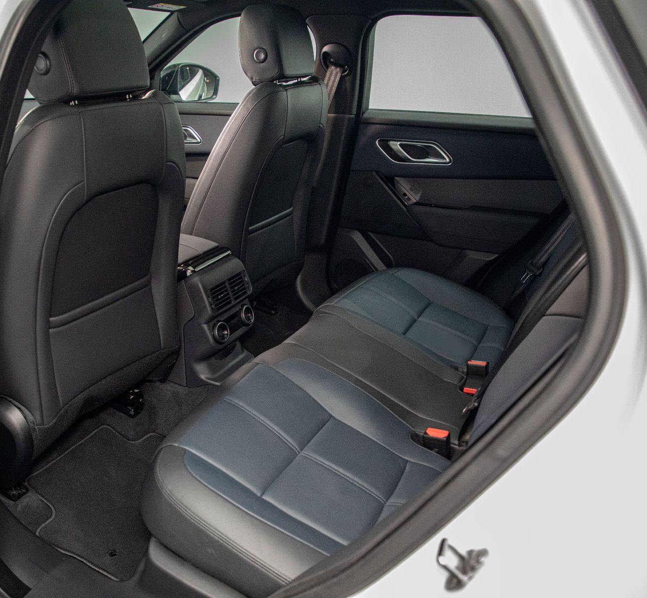 لاند روفر رينج روفر فيلار Dynamic SE P250 2.0L