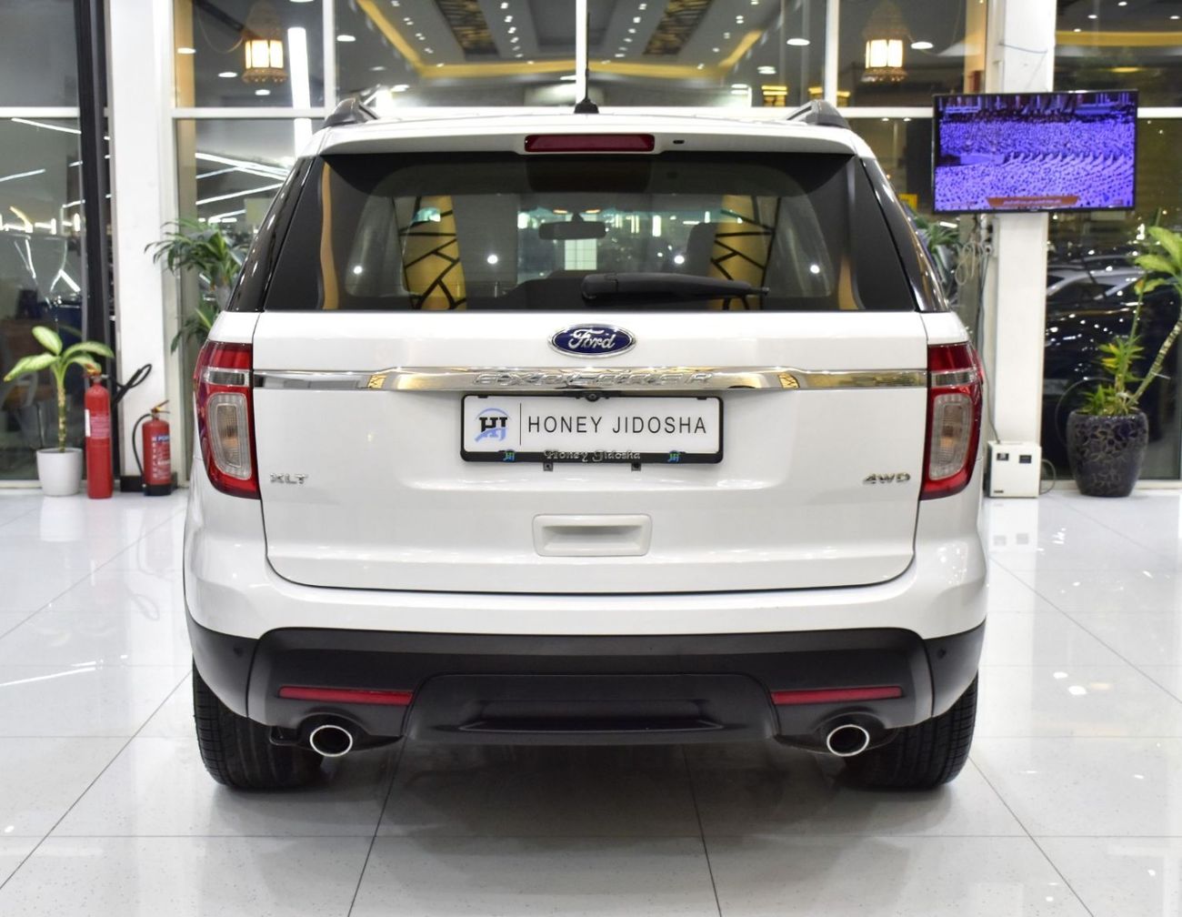 Ford Explorer EXCELLENT DEAL for our Ford Explorer XLT ( 2015 Model ) in White Color GCC Specs