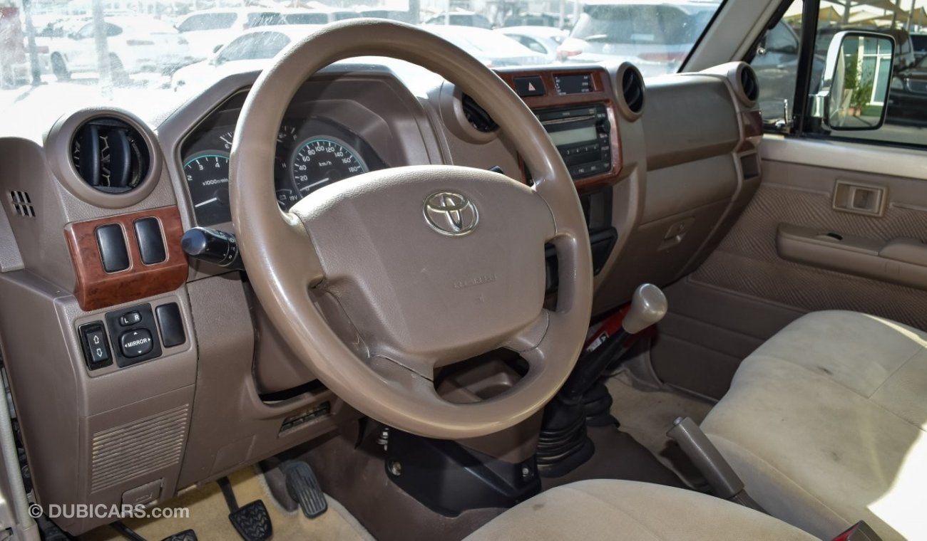 Toyota Land Cruiser Pick Up LX V6