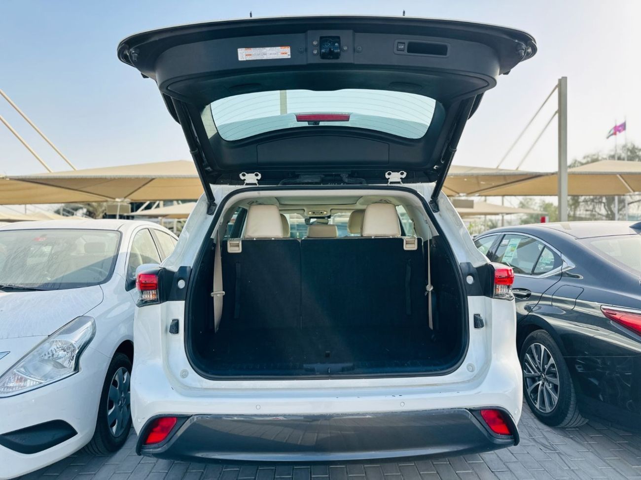 تويوتا هايلاندر 2023 Toyota Highlander VXR - White inside Beige