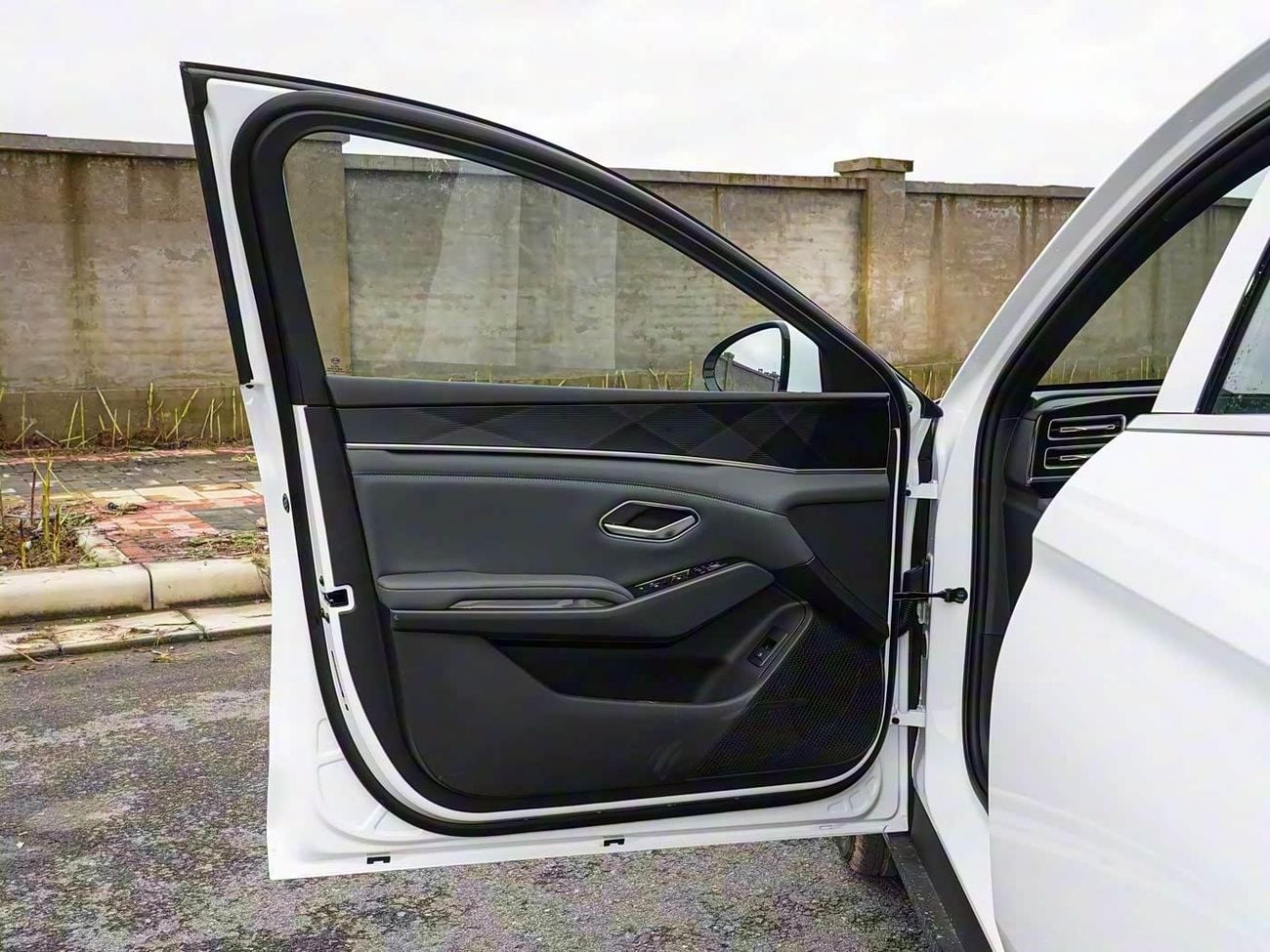 بي واي دي كين ال دي ام-اي BYD Qin L 2025 DM-i 128KM Leading Edition 2025 MODEL