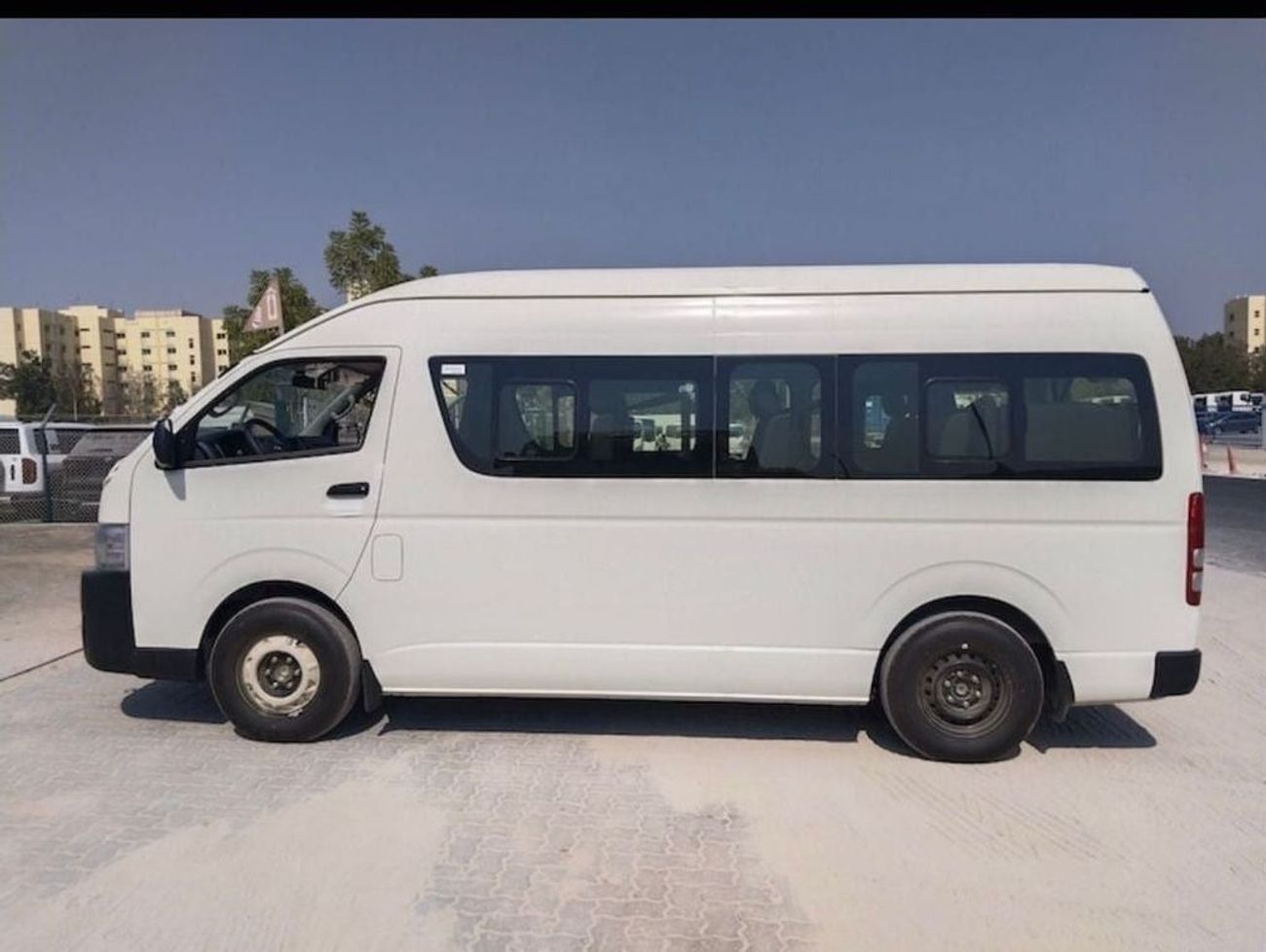 تويوتا هاياس TOYOTA HIACE HIGH ROOF DIESEL 2.5L