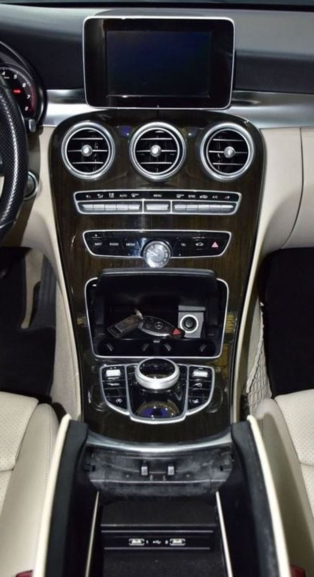 مرسيدس بنز C 300 كوبيه EXCELLENT DEAL for our Mercedes Benz C300 4Matic ( 2017 Model ) in White Color American Specs