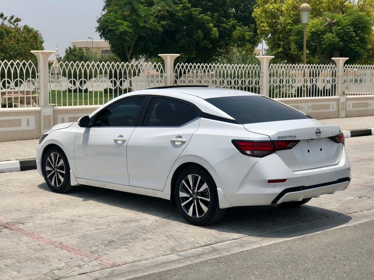 Nissan Sentra SL Nissan Sentra SV 2020-USA top of range ‎نيسان سينترا sv 2020 وارد أعلى مواصفات  2.0L V4