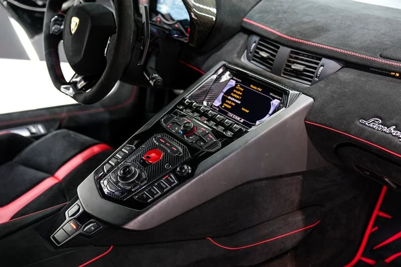 لامبورغيني أفينتادور SVJ Body Kit, Full Carbon Package, Front Lift, Very Low KM, GCC Specs!!