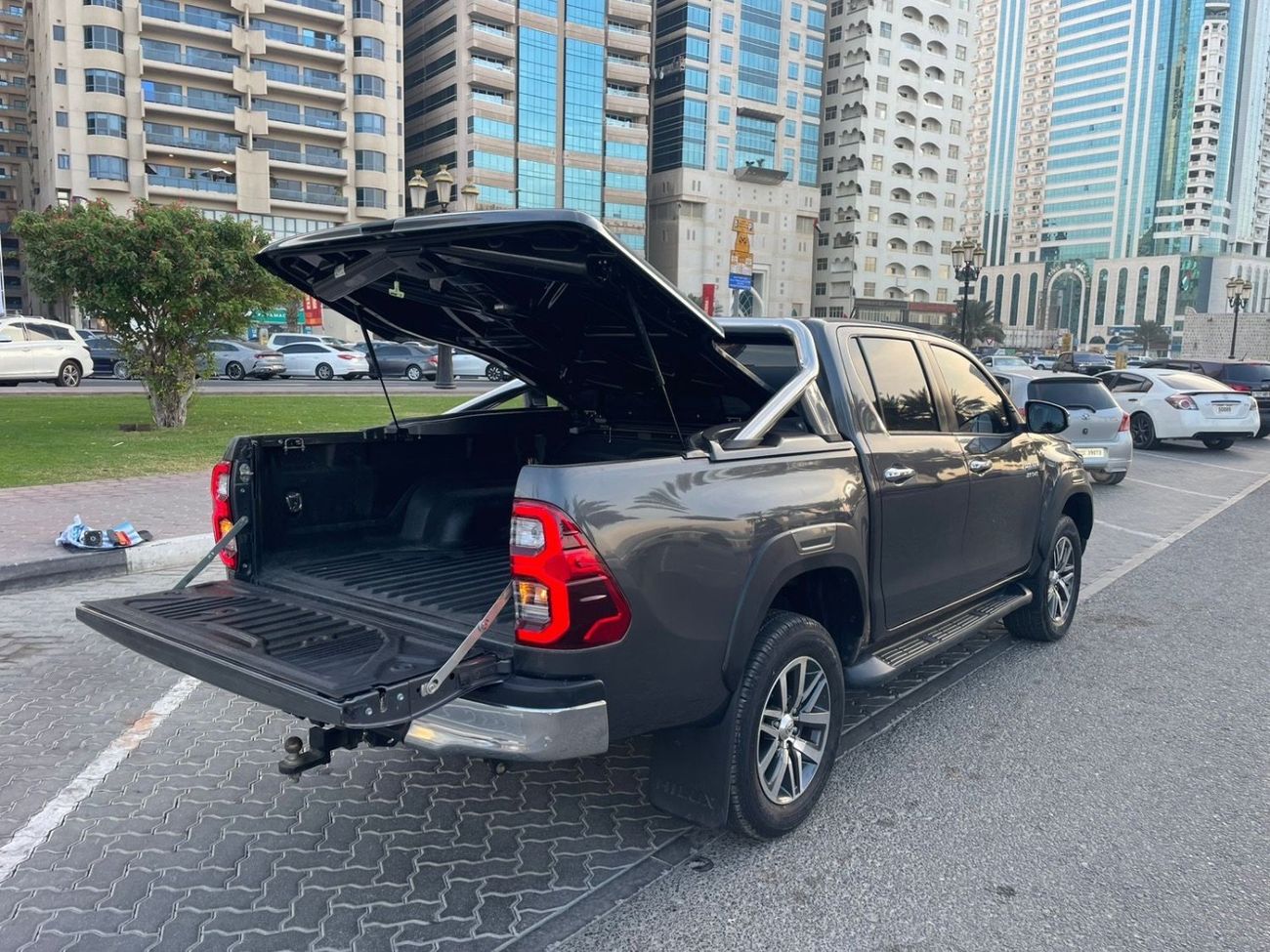 تويوتا هيلوكس SR5 FULL OPTION EXPORT FROM AUSTRALIA