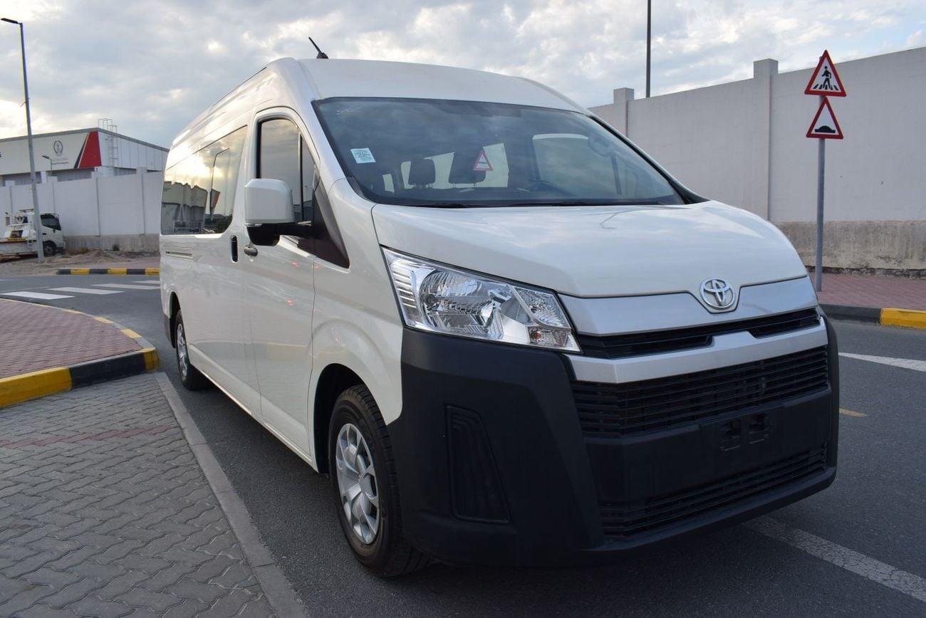Toyota Hiace Commuter GL High Roof Toyota Hiace Highroof Bus 3.5 Ltr 13 seater, model:2020. Excellent condition