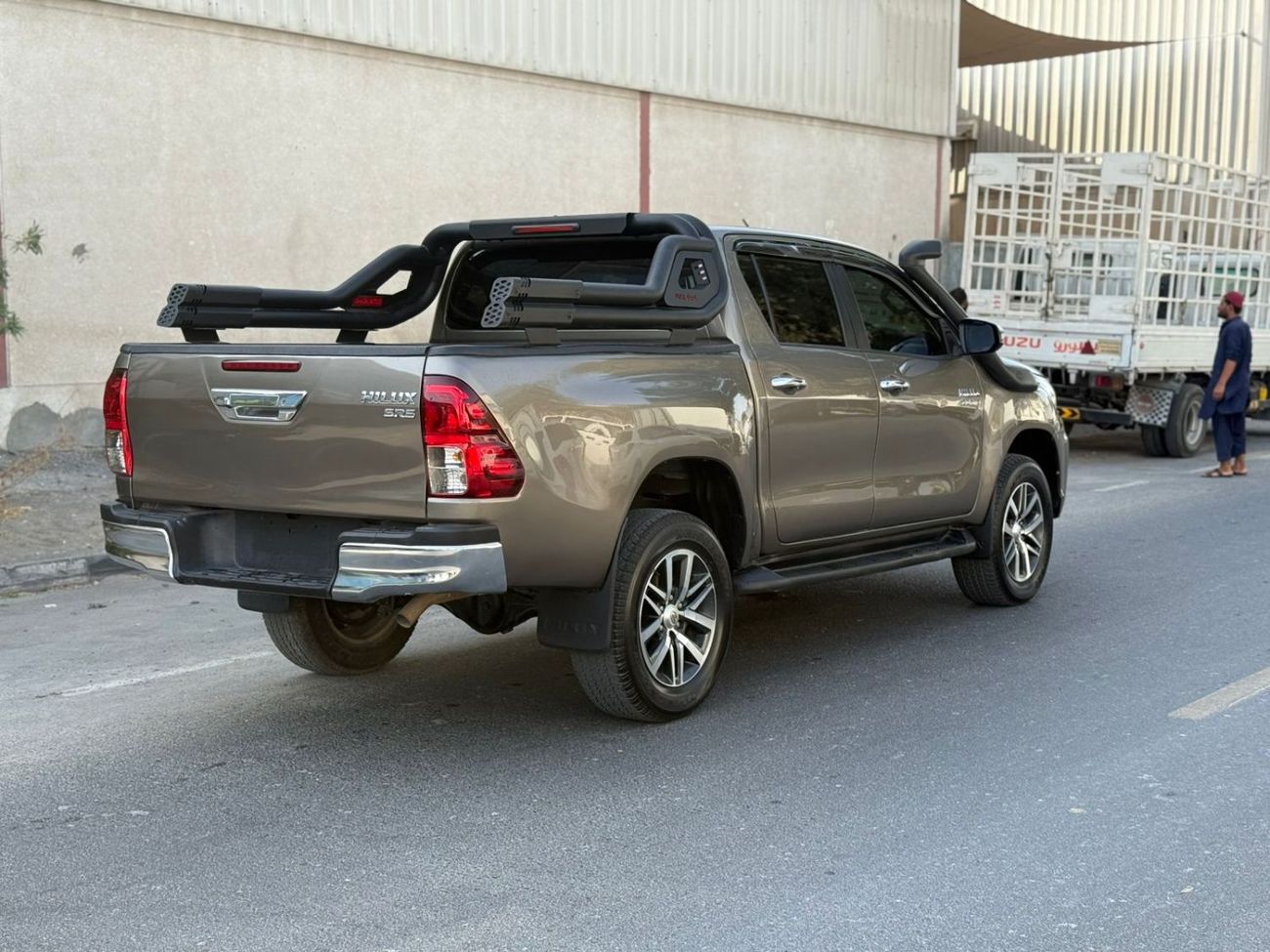 Toyota Hilux DOUBLE CABIN | MANUAL TRANSMISSION | RHD | 2.8L DIESEL ENGINE | PUSH START