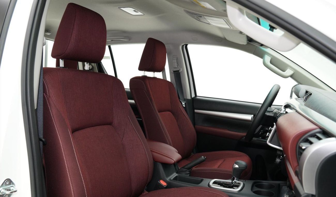 تويوتا هيلوكس ECT0092 - Toyota Hilux DCab GLX - 2.4L Dsl At Full Options - White/Red - African Specs