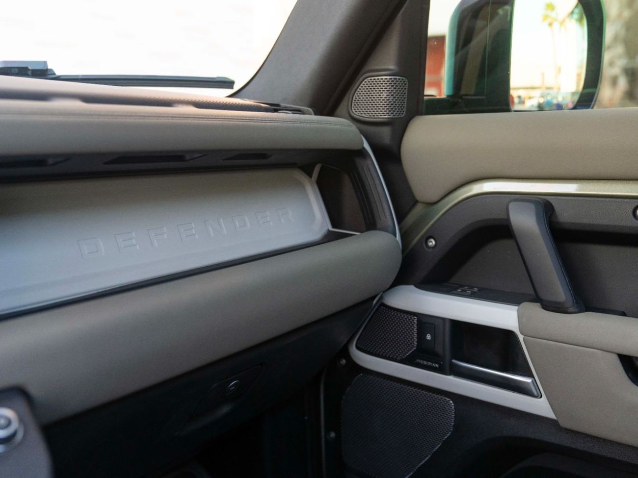 Land Rover Defender P400 90 First Edition 3.0L (6 Seater)