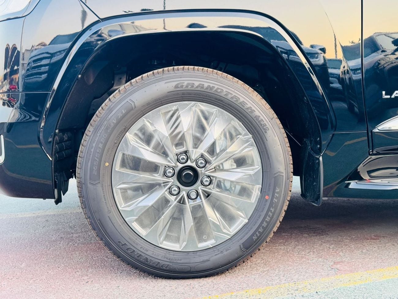 تويوتا لاند كروزر TOYOTA LC 300 VX 3.5L PTR GCC A/T F/O BLACK 2025