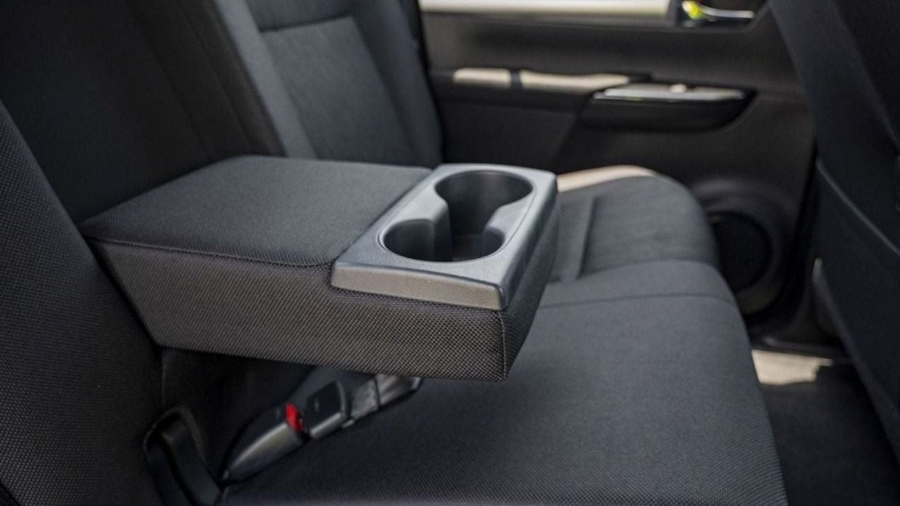 تويوتا هيلوكس Toyota Hilux 2.4L Diesel AT 4x4 Full Option 2025