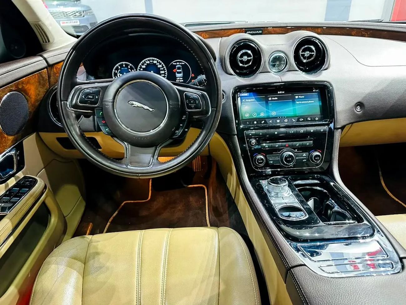 جاكوار XJ XJL GCC SPECS FULL OPTION RECENTLY SERVICE DONE FROM AGENCY 49K