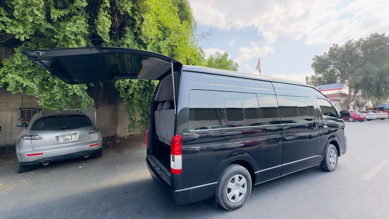 Toyota Hiace PREMIUM CONDITION | 14 SEATERS | RHD | 2018 | (AT) | 3.0L DIESEL ENGINE |  2WD