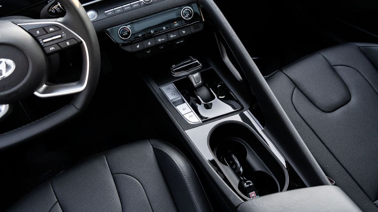 هيونداي إلانترا 2025 | HYUNDAI ELANTRA 1.5L CVT LUX PREMIUM [ EXPORT ONLY ]