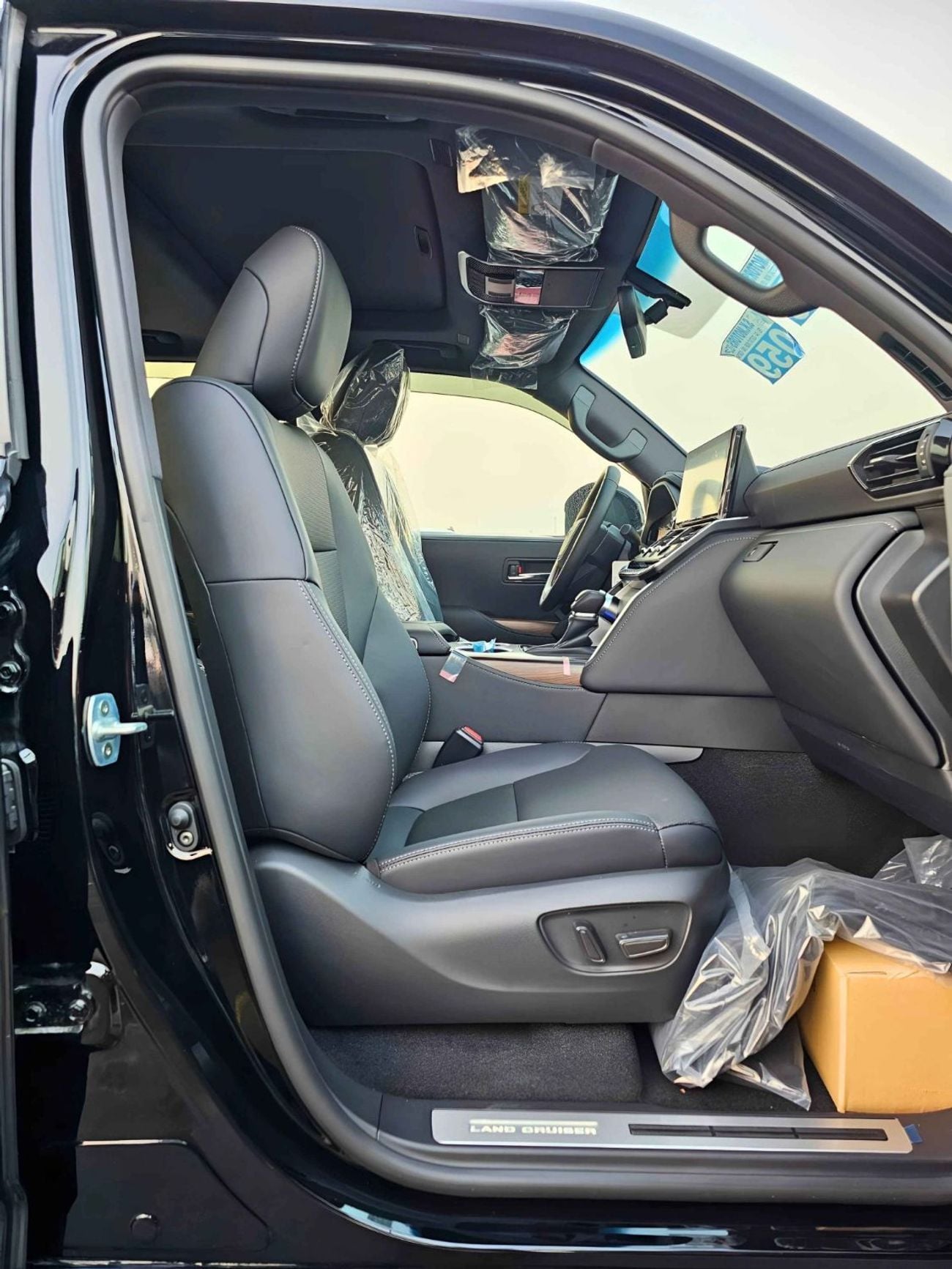تويوتا لاند كروزر GXR 3.3L DIESEL TWIN TURBO / FULL OPTION / JBL SPEAKERS (CODE # GXR)