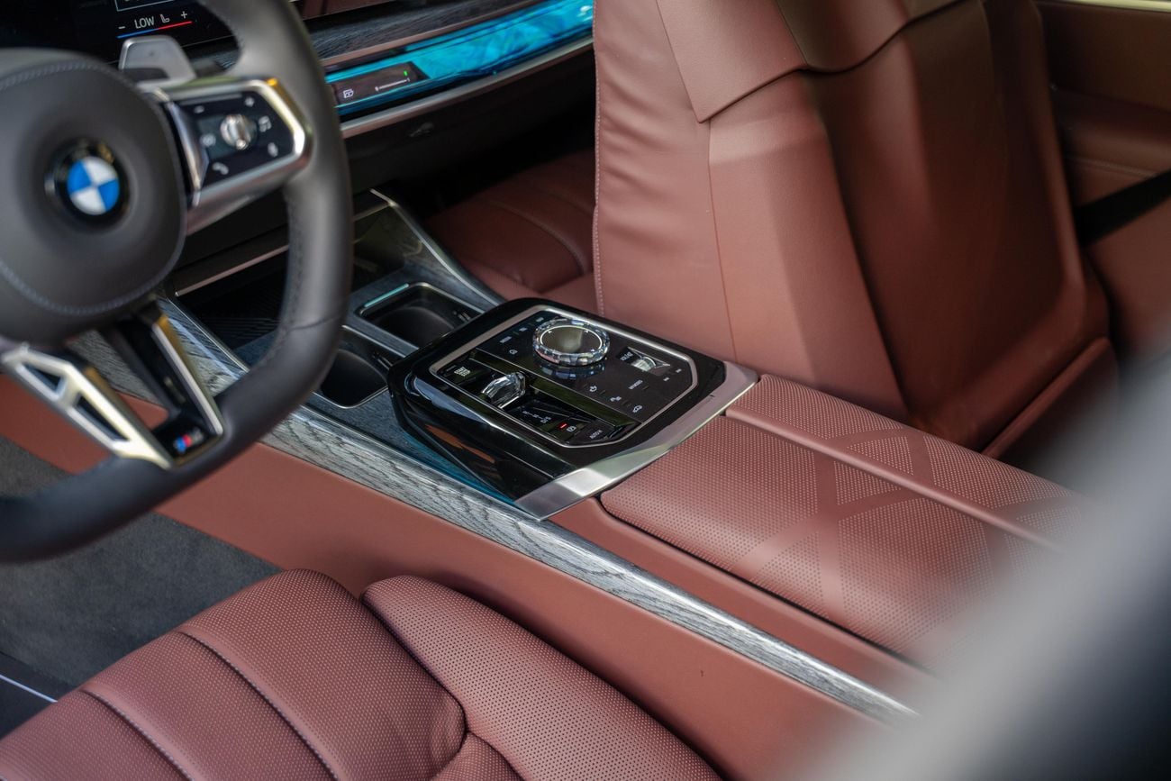 BMW 735i BMW 735i M Sport Individual – 2026 | GCC | Only 2,478 KM | AED 399,000