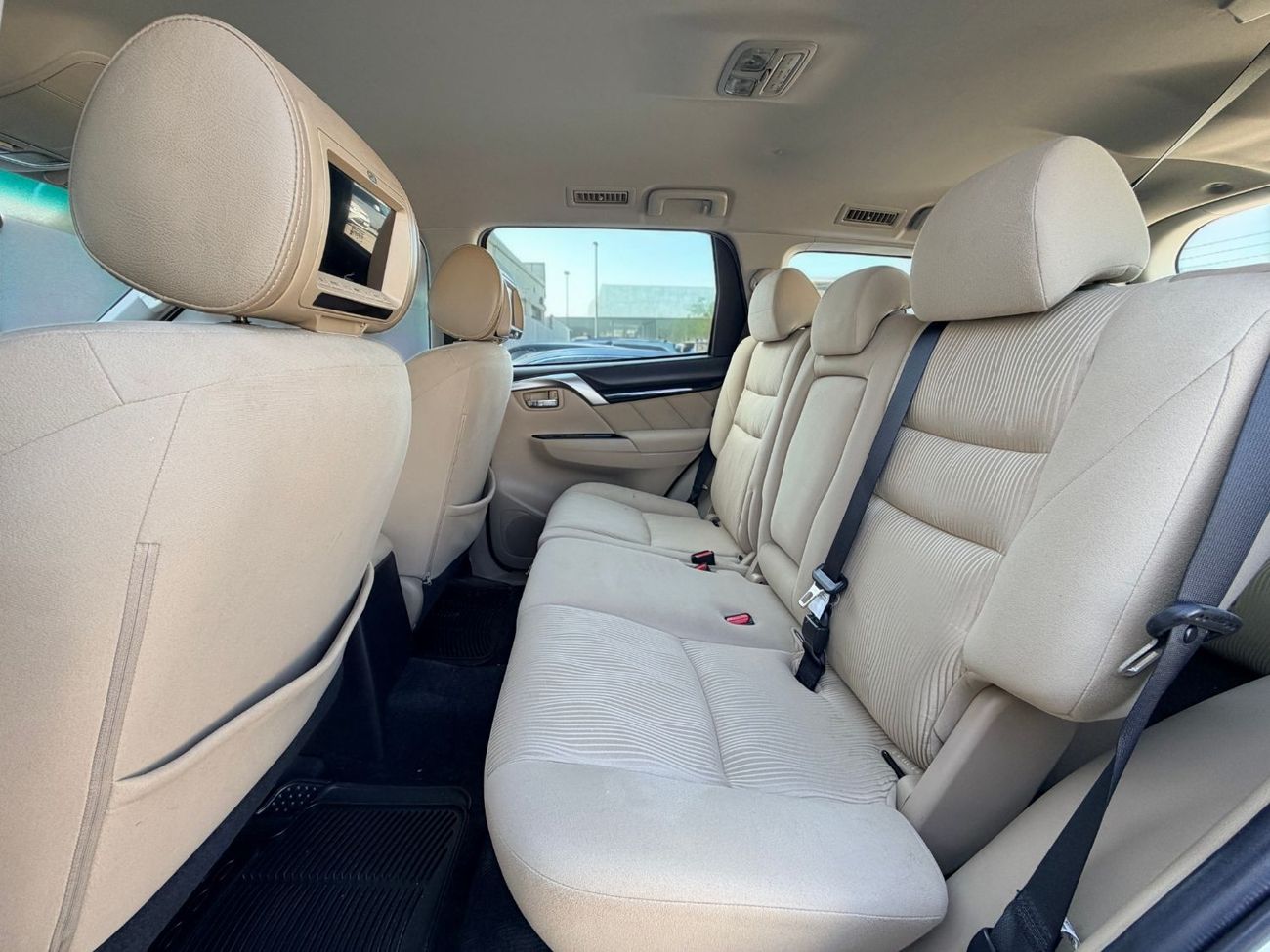 Mitsubishi Montero Sport GLS Mid 3.0L MITSUBISHI MONTERO SPORT | 3.0L V6 – 216 BHP | 2016 | GCC SPECS