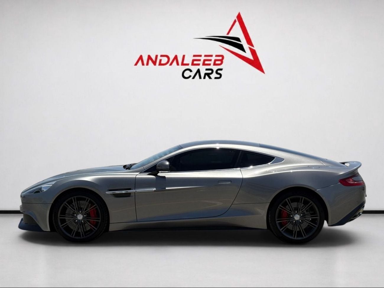 أستون مارتن فانكويش STD ASTON MARTIN VANQUISH | V12 | 2014 | GCC SPECS