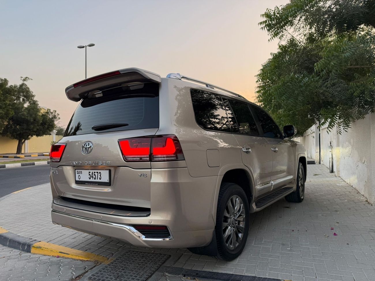 تويوتا لاند كروزر VXR 5.7L AWD