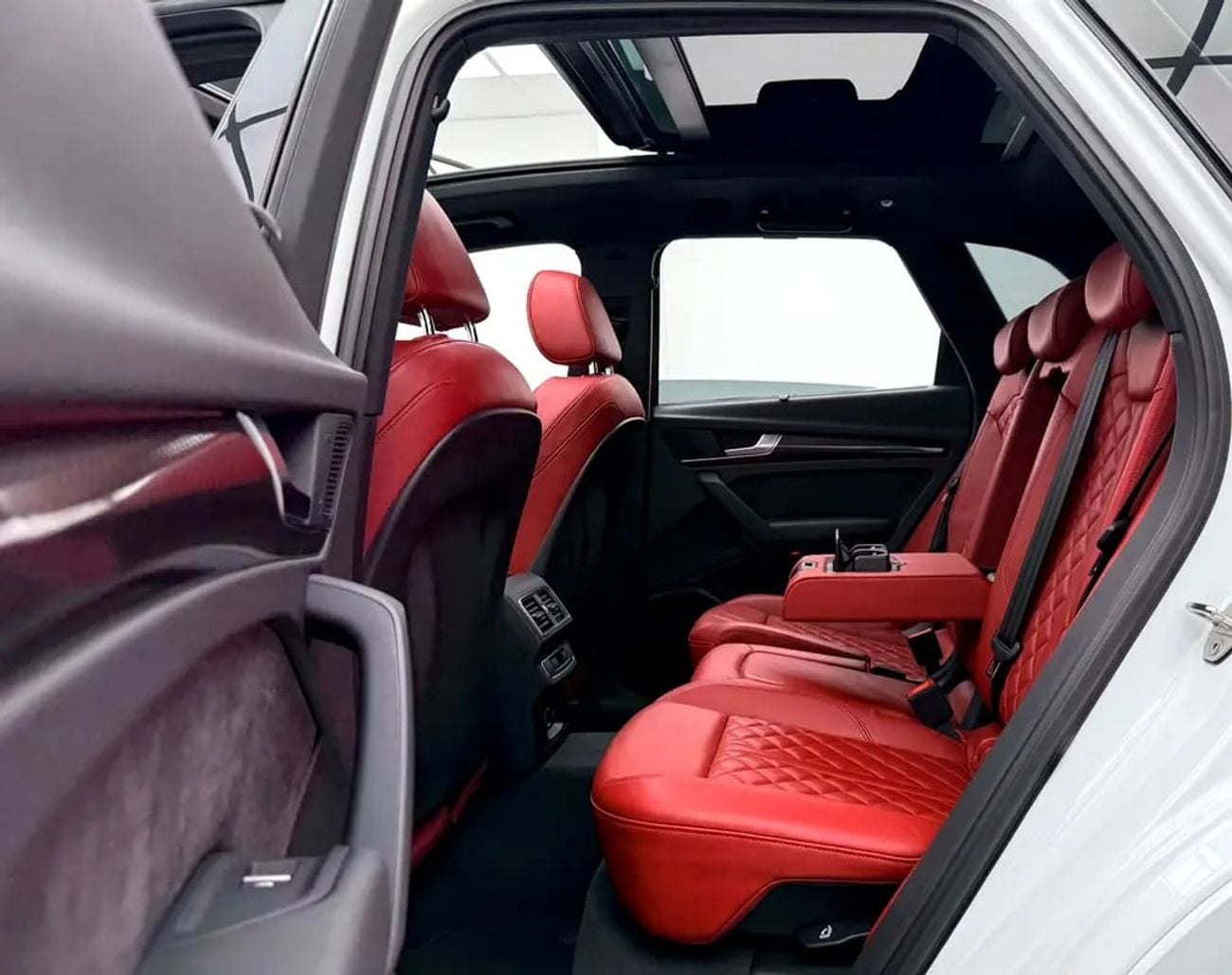 Audi SQ5 Quattro, Full Service History, Carbon Fiber Interior, Fully Loaded, GCC
