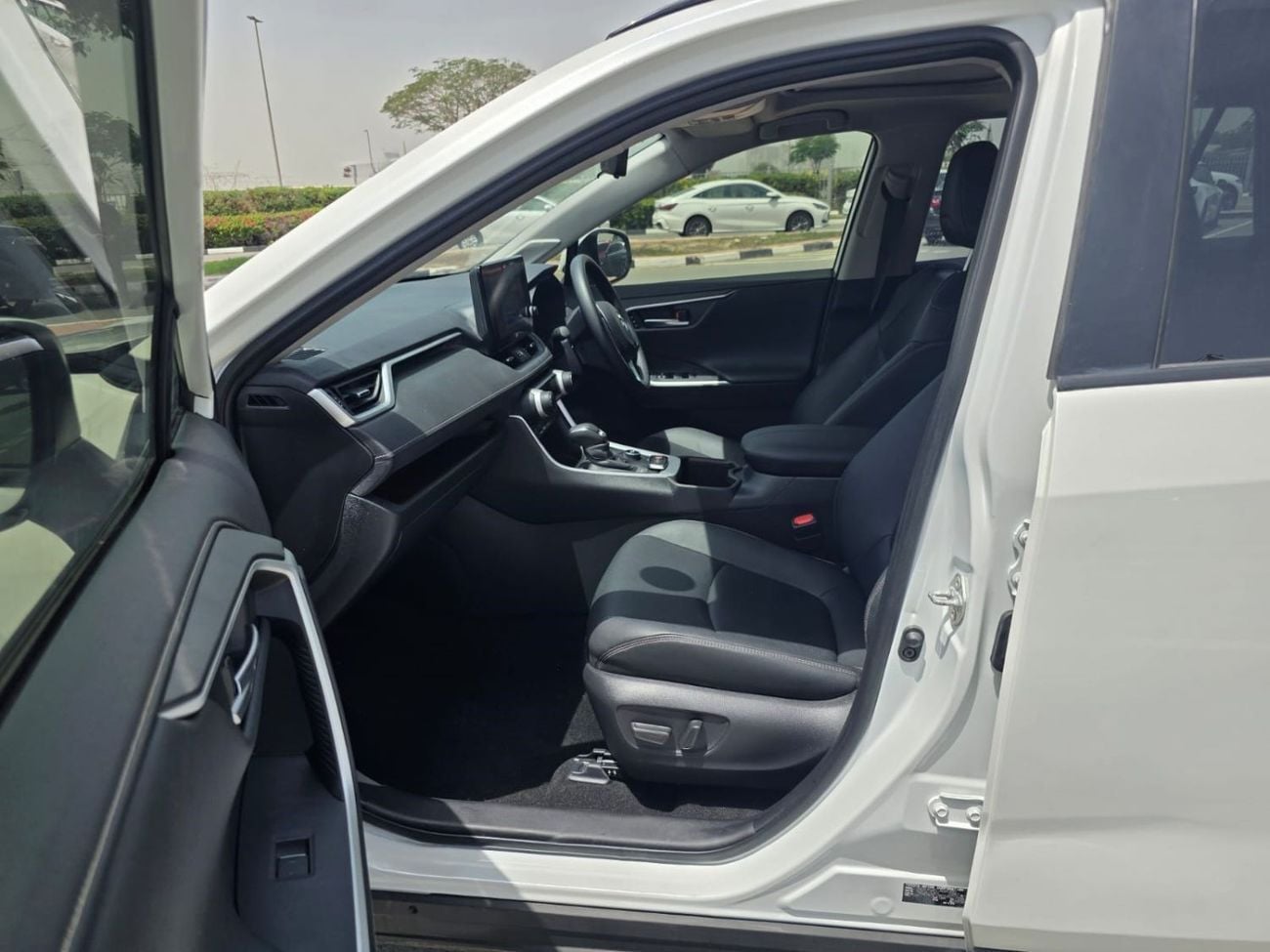 Toyota RAV4 2025 | 2.5L HYBRID ENGINE | AT | RHD | SUNROOF | PUSH START ENGINE | 360 VIEW CAMERA