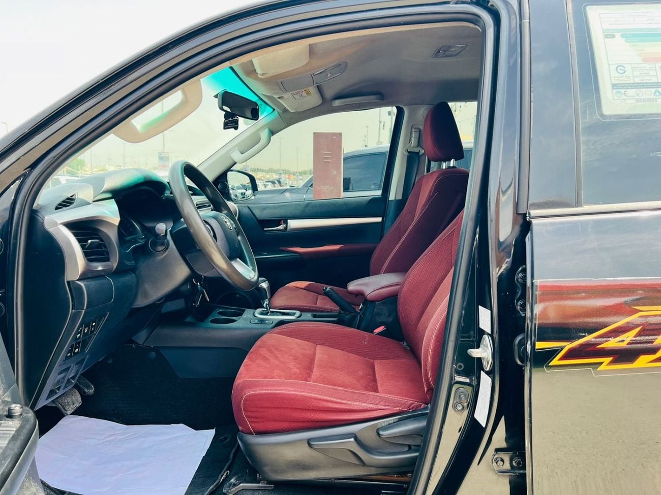 تويوتا هيلوكس GLX LHD 2.4L 4 Cyl diesel engine Automatic Gear 4WD Utility Pickup Truck 5 Seats 4 Doors