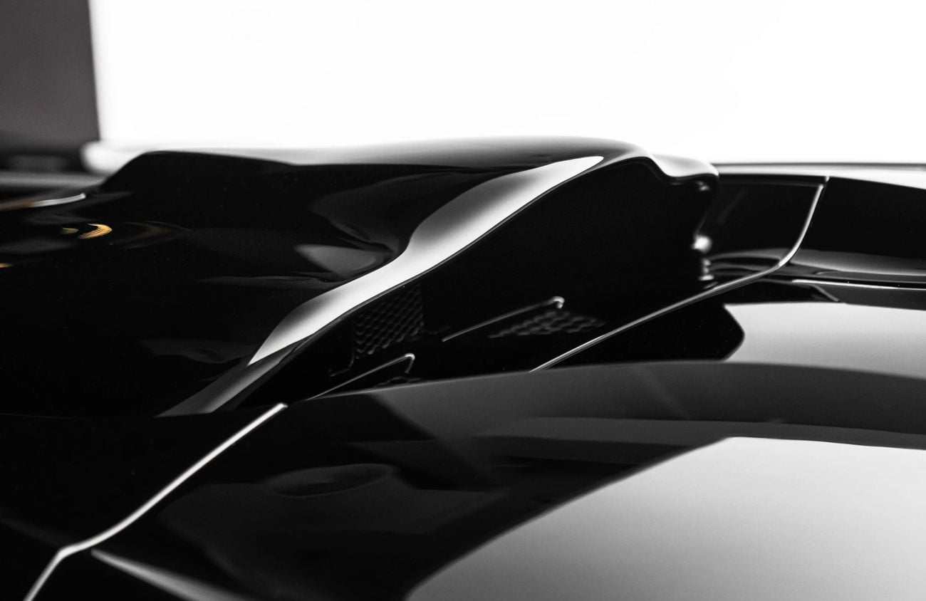 Aston Martin Valhalla 4.0L V8 Twin-Turbo Engine + eMotors