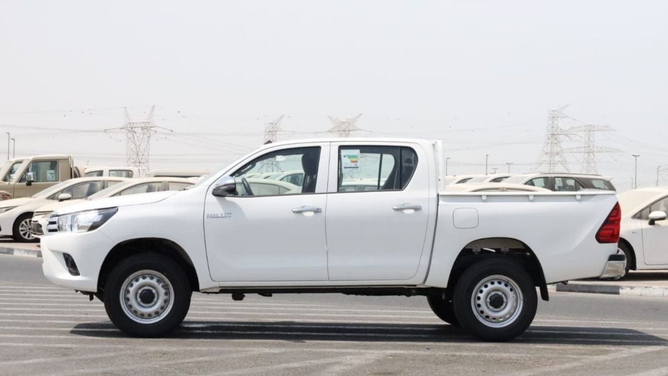 تويوتا هيلوكس GLX DLX 2.7L Double Cabin . Automatic . Four Wheel Drive . 5 Seater . 4 Door . Pick Up Truck