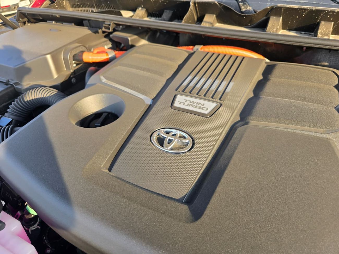 تويوتا لاند كروزر 3.5T VXR Hybrid