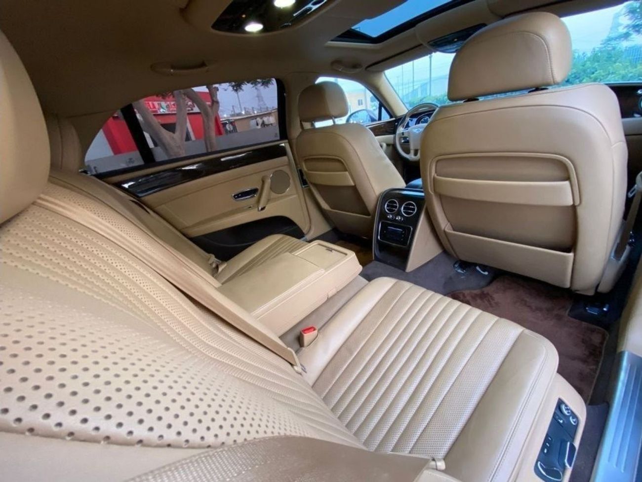 بنتلي فلاينج سبور BENTLEY FLYING SPUR V8S 2018 - 2 KEYS - EXCELLENT CONDITION