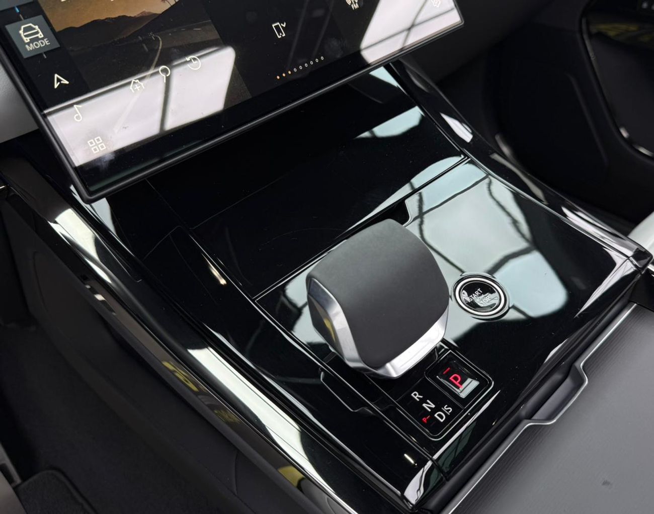 لاند روفر رينج روفر سبورت Dynamic HSE P400 3.0L 2024 Range Rover Sport HSE P400 ,Land Rover Warranty+Full Service History ,GCC