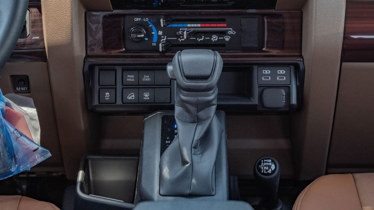 تويوتا لاند كروزر 70 2025 Toyota Land Cruiser LC 71 4.0L Petrol AT Full Option Dark Grey