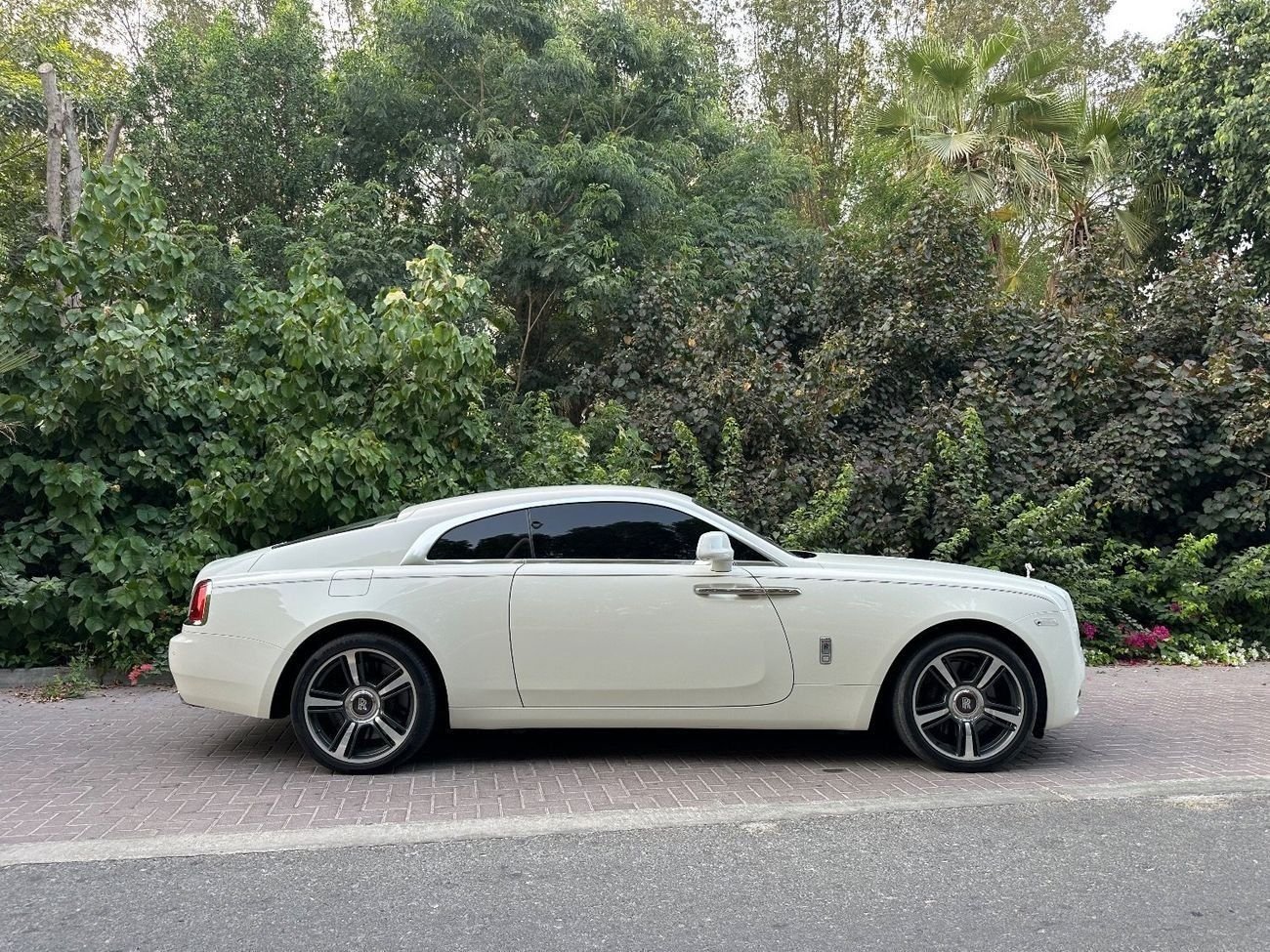رولز رويس واريث 2015 Rolls Royce Wraith | GCC Specs | 6.6L V12 | 624 HP | 109K KM | Starlight Headliner | Excellent