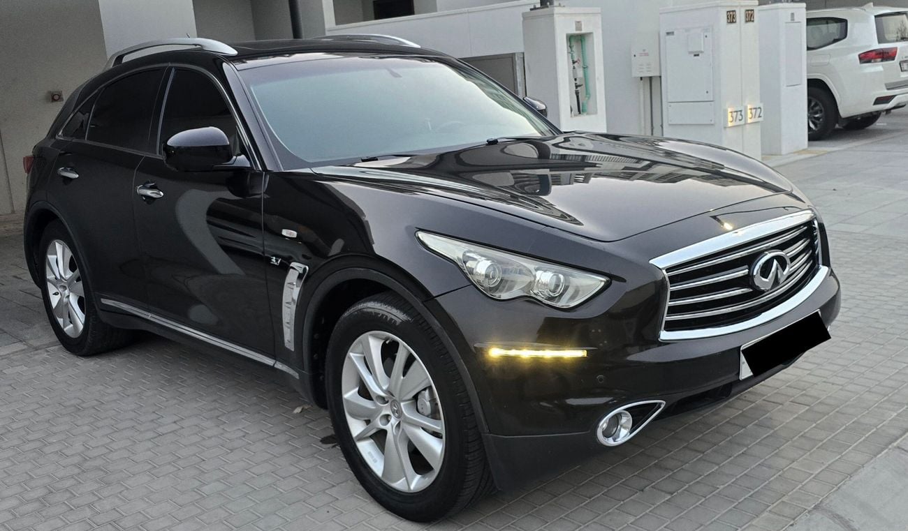 إنفينيتي QX70 3.7 L Luxury