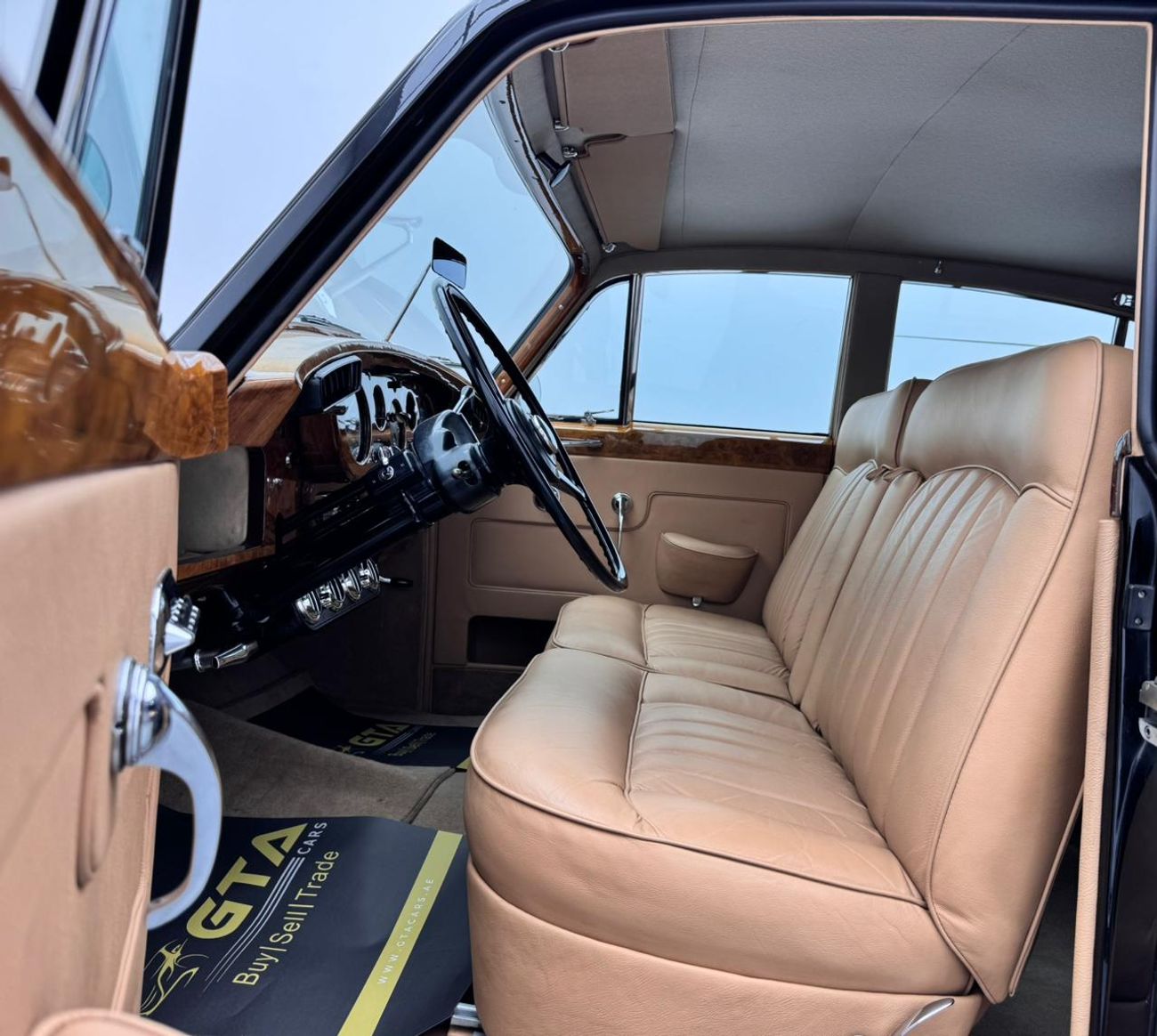 رولز رويس سلفر كلاود 1965 Rolls-Royce Silver Cloud II, Immaculate Classic with Extremely Low Mileage,