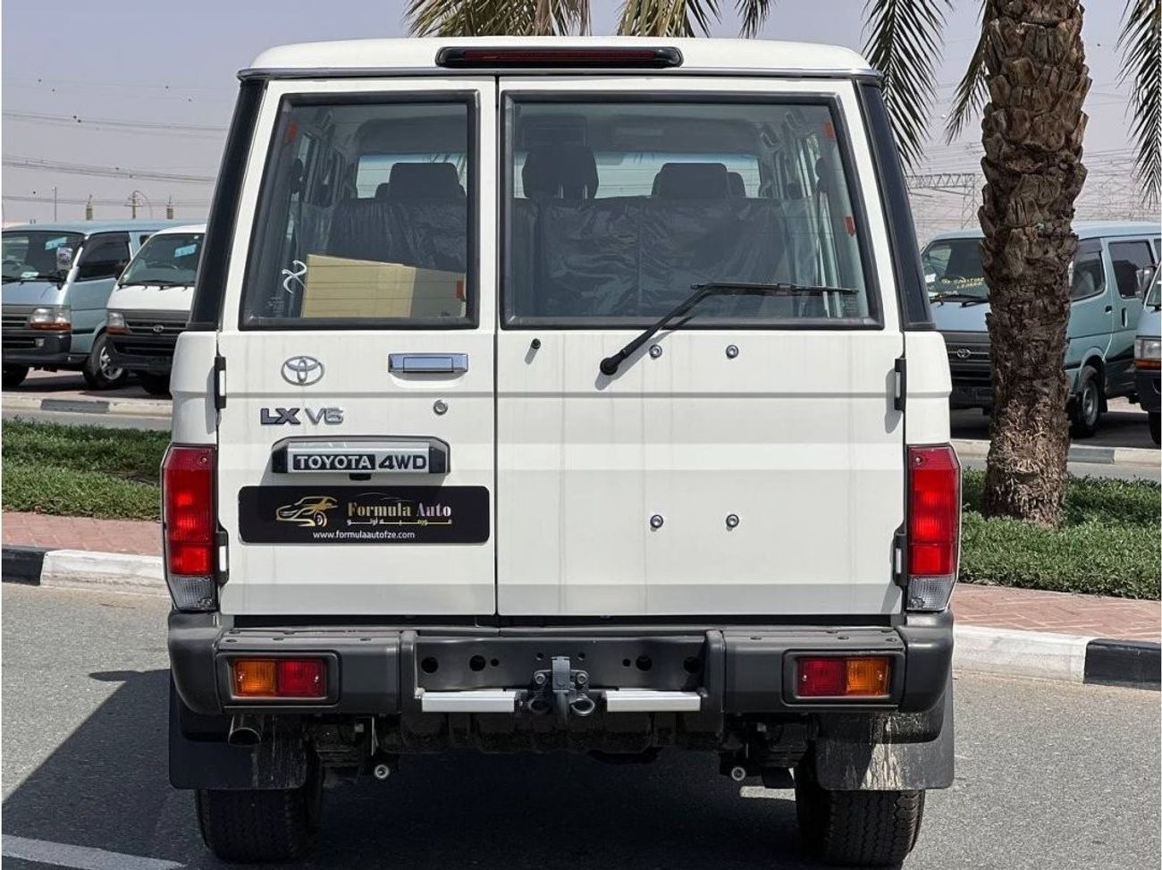 تويوتا لاند كروزر 70 LC76 4.0L PTR M/T // 2025 // HIGH OPTION WITH DVD & BACK CAMERA , POWER WINDOWS , COOL BOX // SPECIA